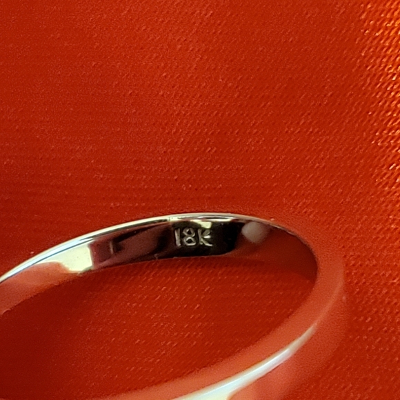 New & unworn 18K White Gold - Diamond Engagement Ring - Picture 10 of 16